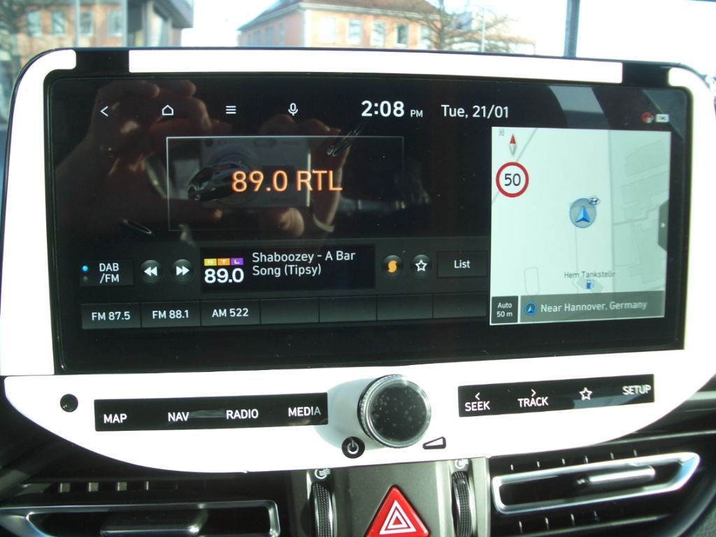 Fahrzeugabbildung Hyundai i30cw MJ25 1.0 T-GDI DCT Advantage, Navi, LED