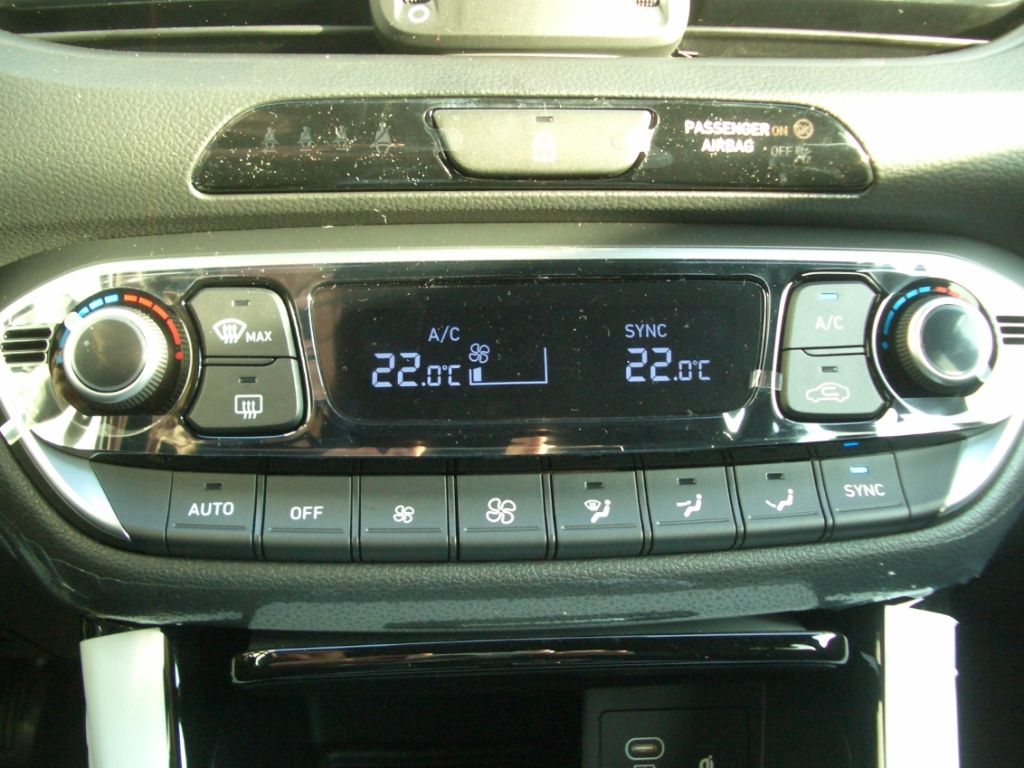 Fahrzeugabbildung Hyundai i30cw MJ25 1.0 T-GDI DCT Advantage, Navi, LED