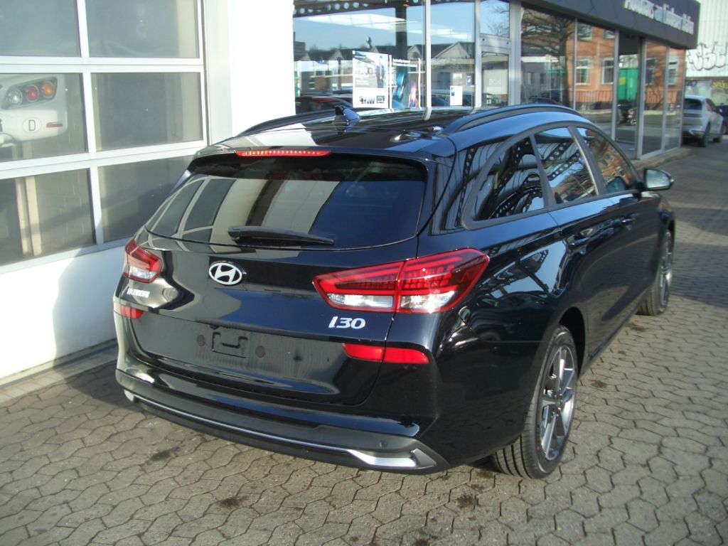 Fahrzeugabbildung Hyundai i30cw MJ25 1.0 T-GDI DCT Advantage, Navi, LED