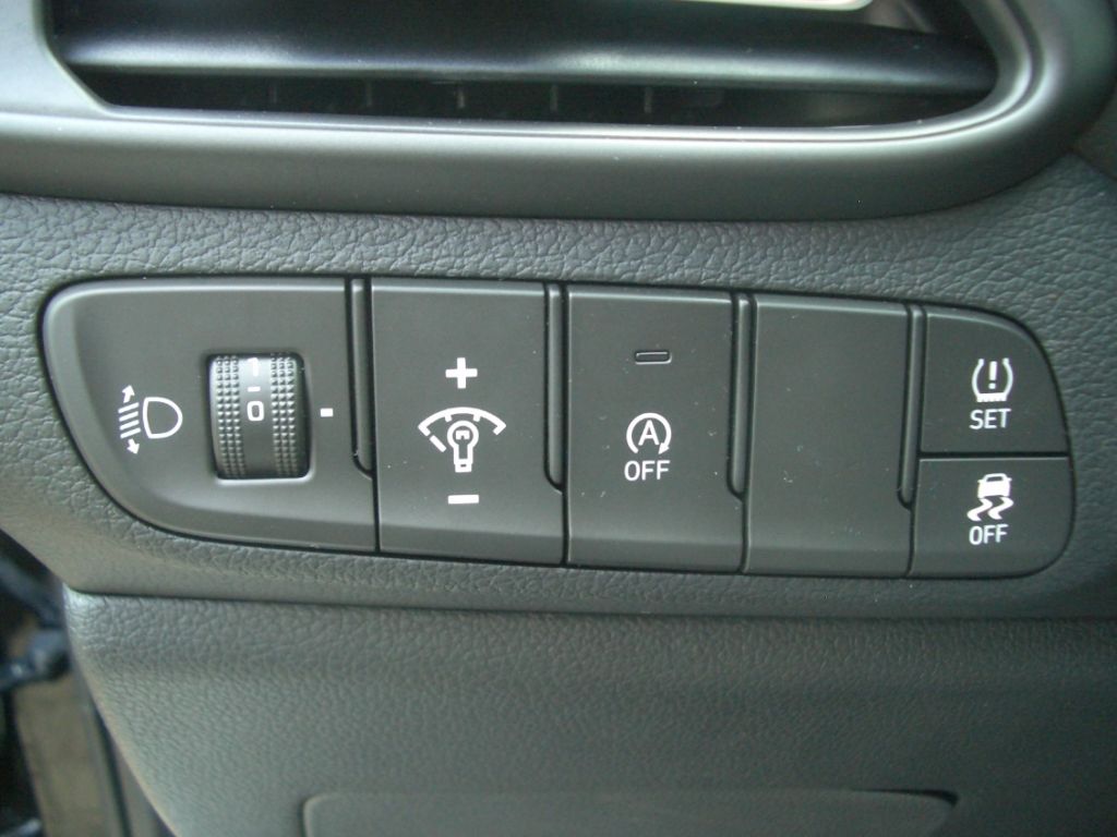 Fahrzeugabbildung Hyundai i30cw MJ25 1.0 T-GDI DCT Advantage, Navi, LED