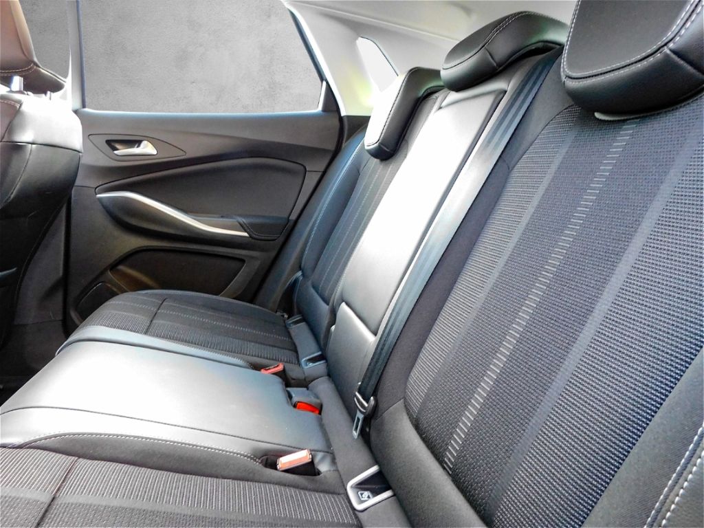 Fahrzeugabbildung Opel Grandland Enjoy 1.2 Turbo Kamera Sitz-Hzg Allwet