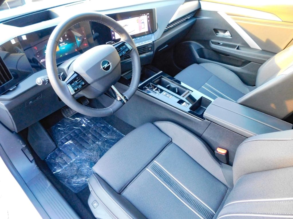 Fahrzeugabbildung Opel Astra L Sports Tourer GS Line 1.2 Turbo Tech&Kom