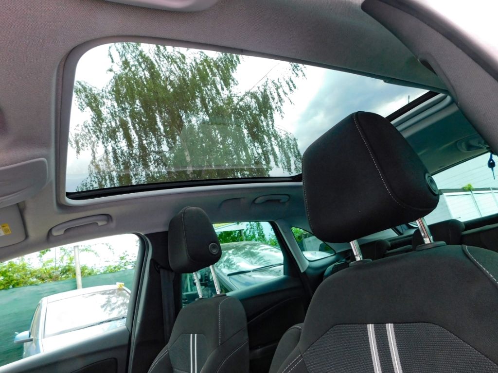 Fahrzeugabbildung Opel Crossland Elegance 1.2 Turbo Automatik Panoramad