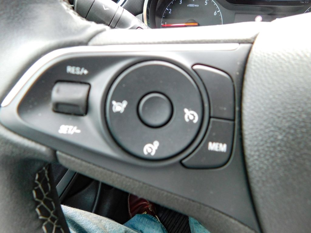 Fahrzeugabbildung Opel Crossland Elegance 1.2 Turbo Automatik Panoramad