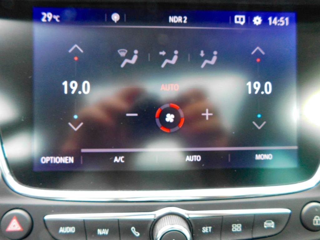 Fahrzeugabbildung Opel Crossland Elegance 1.2 Turbo Automatik Panoramad