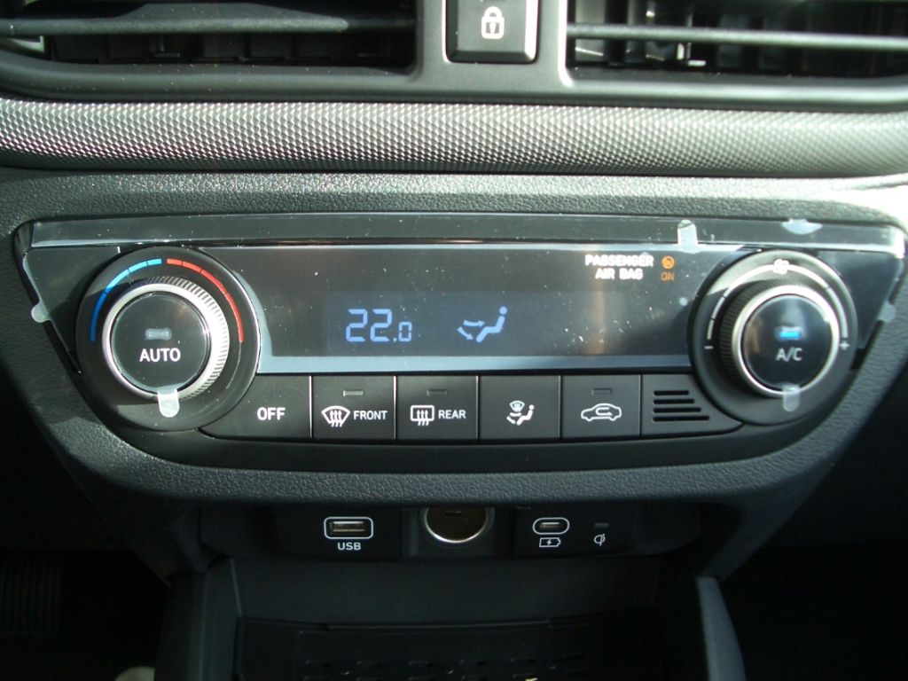 Fahrzeugabbildung Hyundai i10 Facelift MJ25 1.0 Trend Navi, Komfort-Paket