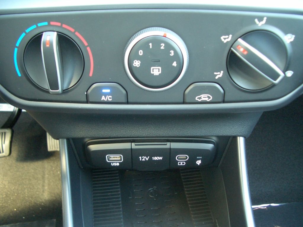 Fahrzeugabbildung Hyundai i20 Facelift MJ25 1.0 DCT Automatik Trend