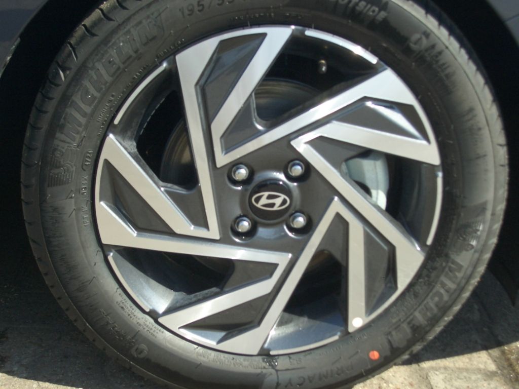 Fahrzeugabbildung Hyundai i20 Facelift MJ25 1.0 DCT Automatik Trend