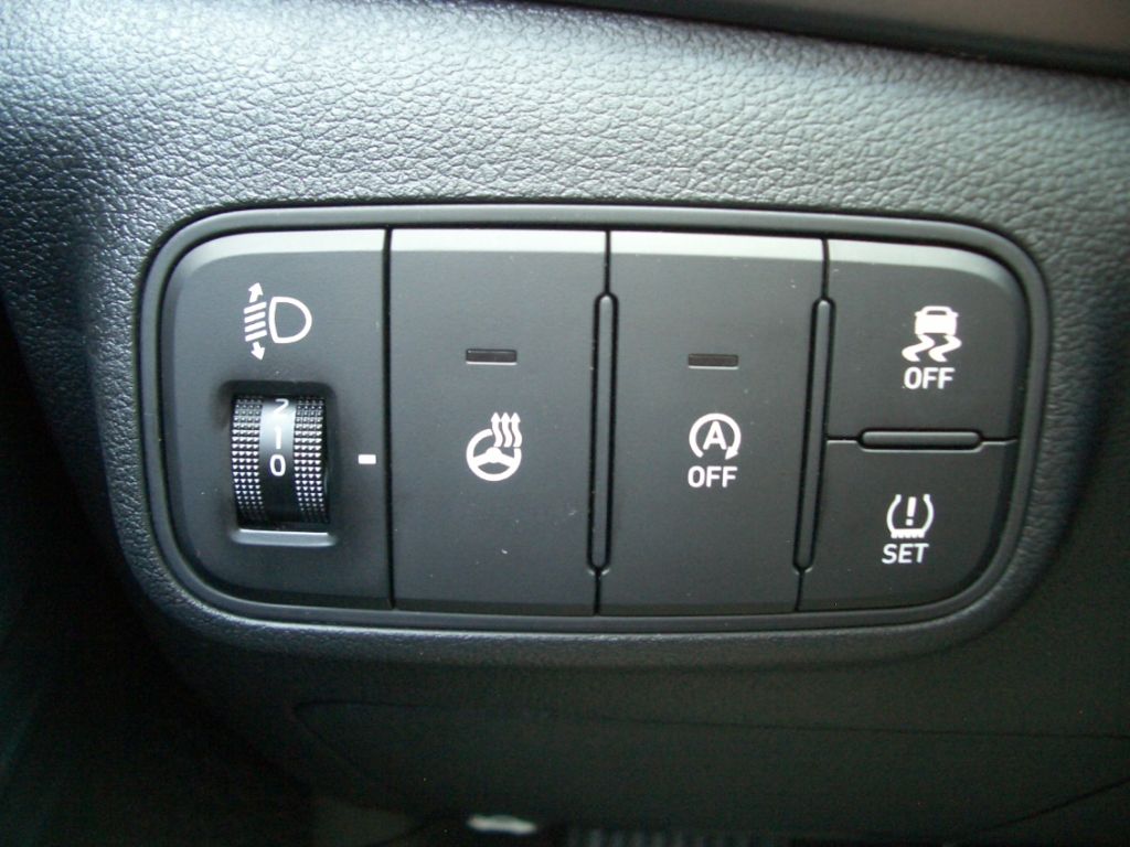 Fahrzeugabbildung Hyundai i20 Facelift MJ25 1.0 Trend, Navigation