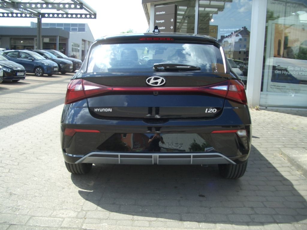 Fahrzeugabbildung Hyundai i20 Facelift MJ25 1.0 Trend, Navigation