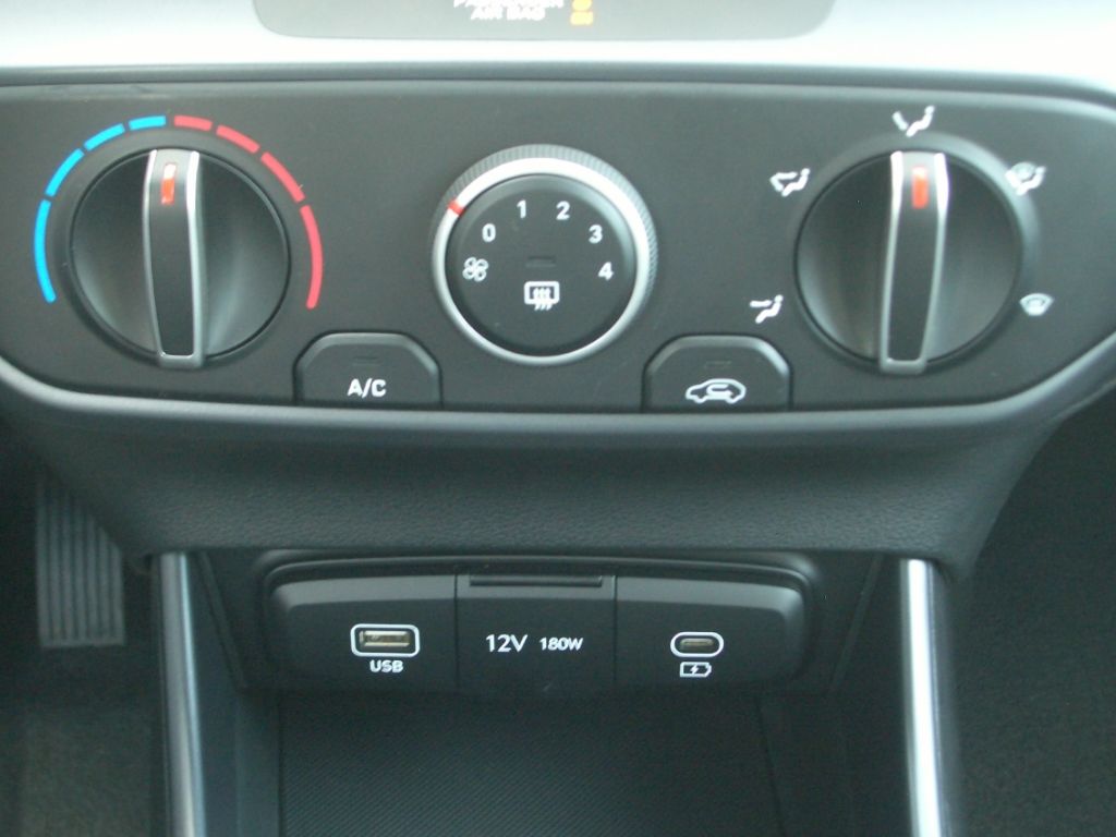 Fahrzeugabbildung Hyundai BAYON Facelift MJ25 1.0 Select, Navigation - Akt