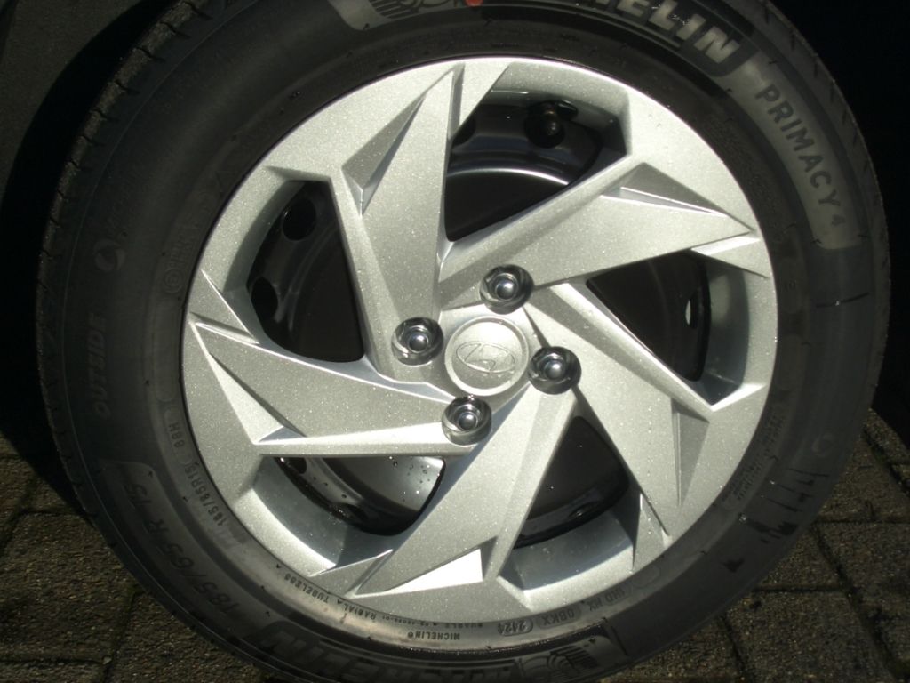 Fahrzeugabbildung Hyundai BAYON Facelift MJ25 1.0 Select, Navigation - Akt