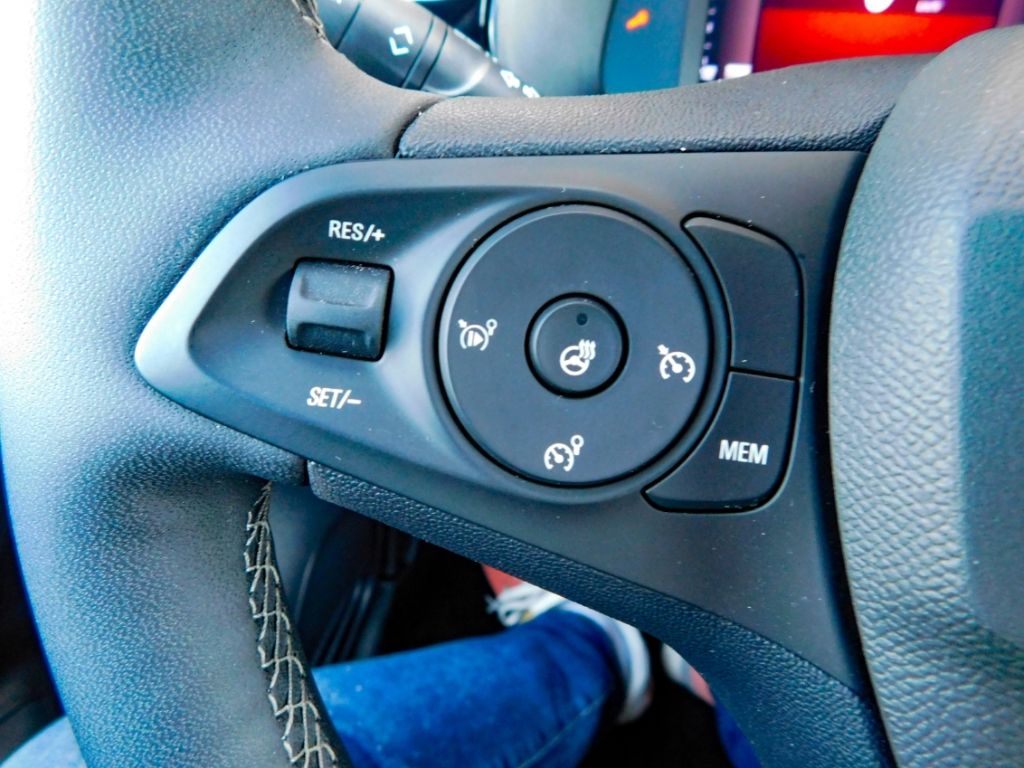 Fahrzeugabbildung Opel Corsa F GS 1.2 Turbo Matrix-LED 2x Kamera Sitz-H