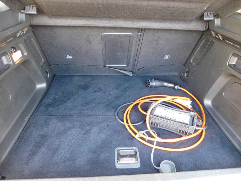 Fahrzeugabbildung Opel Grandland Elegance Plug-in-Hybrid Teil-Leder Nav