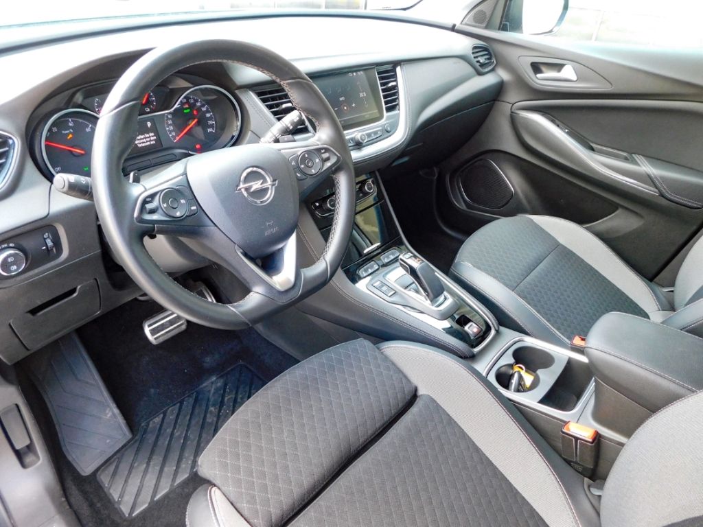 Fahrzeugabbildung Opel Grandland Elegance Plug-in-Hybrid Teil-Leder Nav