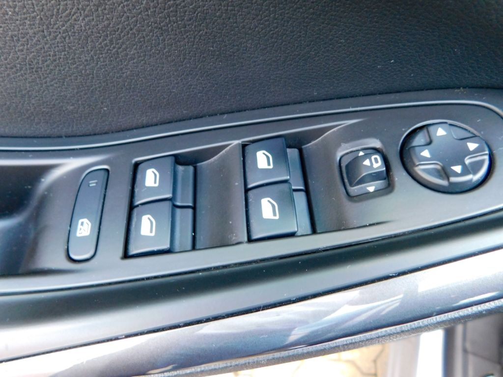 Fahrzeugabbildung Opel Grandland Elegance Plug-in-Hybrid Teil-Leder Nav