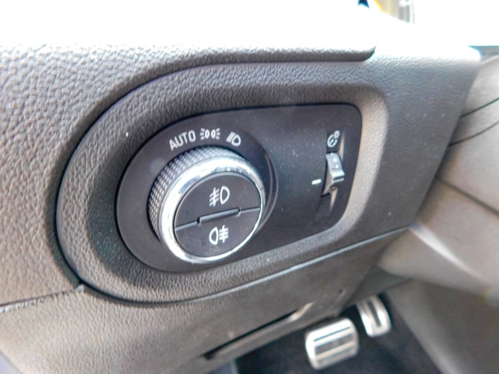 Fahrzeugabbildung Opel Grandland Elegance Plug-in-Hybrid Teil-Leder Nav