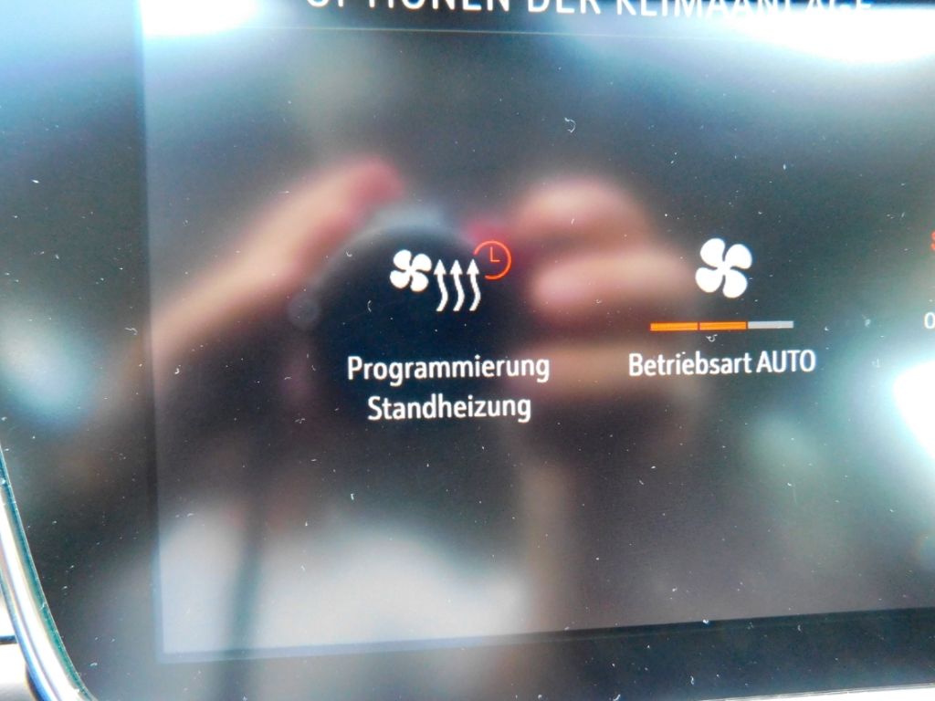 Fahrzeugabbildung Opel Grandland Elegance Plug-in-Hybrid Teil-Leder Nav