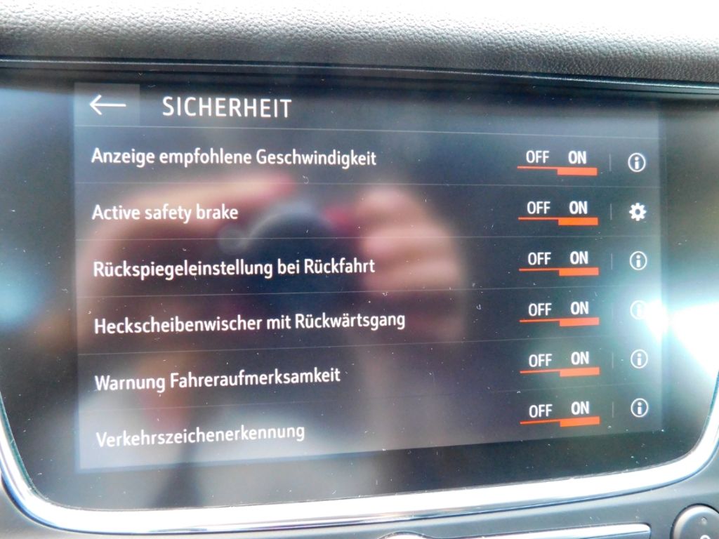 Fahrzeugabbildung Opel Grandland Elegance Plug-in-Hybrid Teil-Leder Nav
