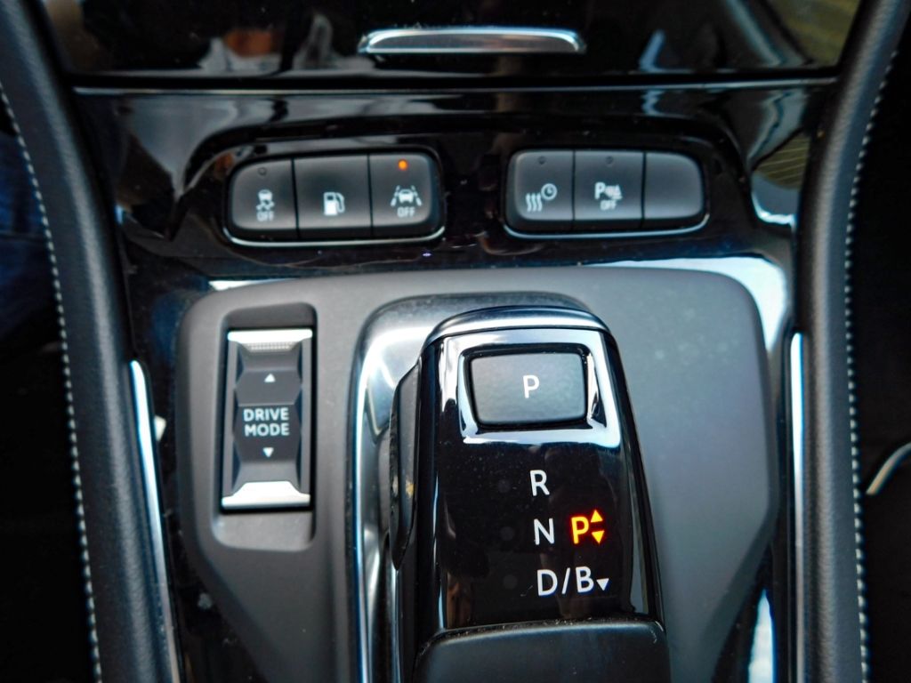 Fahrzeugabbildung Opel Grandland Elegance Plug-in-Hybrid Teil-Leder Nav