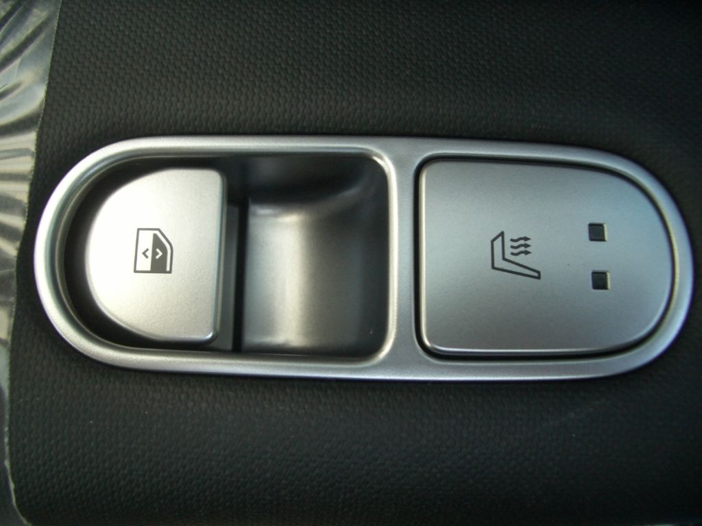 Fahrzeugabbildung Hyundai IONIQ 6 77,4 kWh 4WD First Edition, Schiebedach