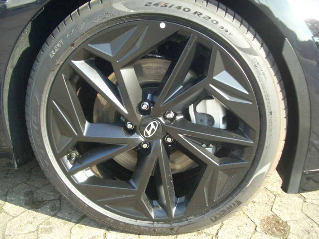 Fahrzeugabbildung Hyundai IONIQ 6 77,4 kWh 4WD First Edition, Schiebedach