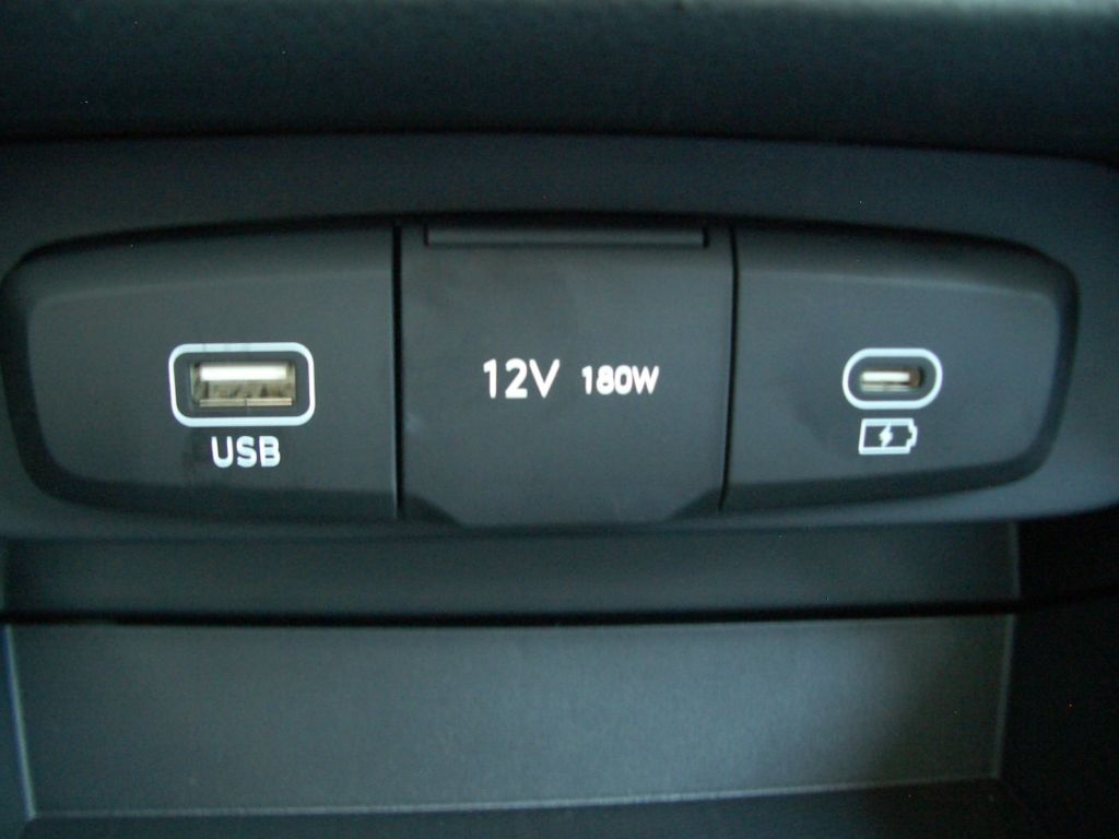 Fahrzeugabbildung Hyundai i10 Facelift MJ25 1.0 Select Navigationssystem,