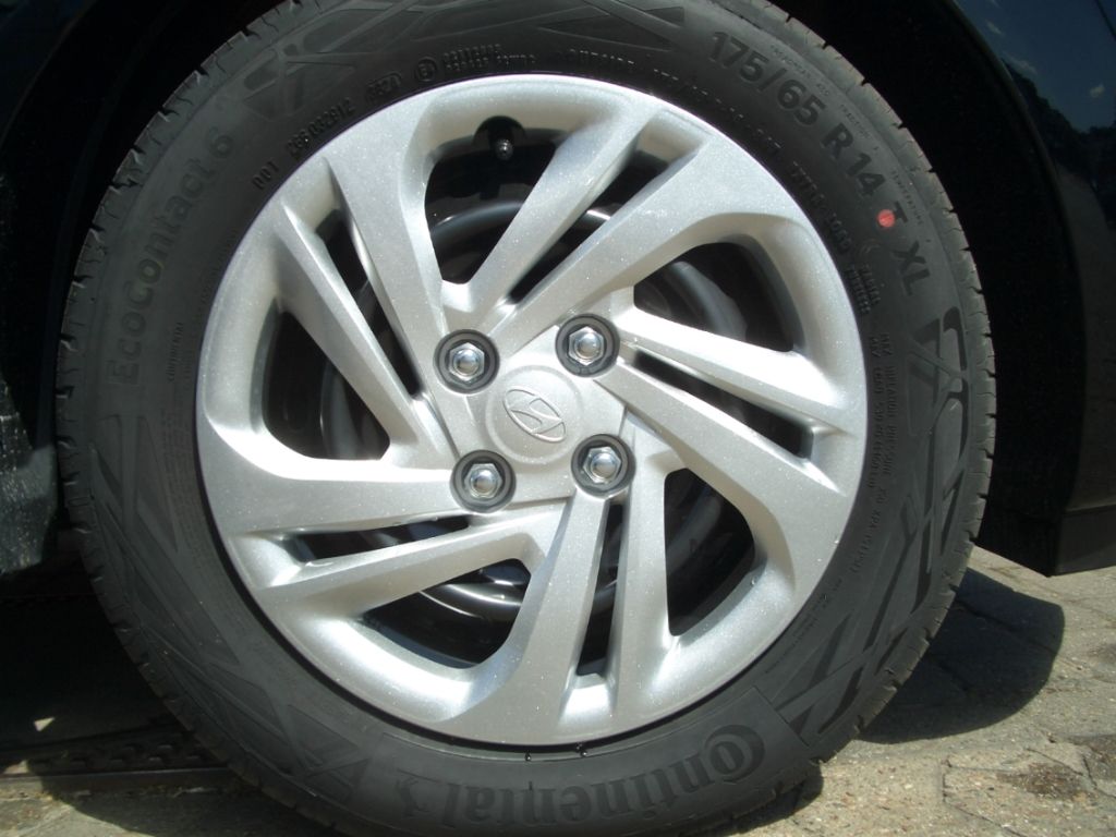 Fahrzeugabbildung Hyundai i10 Facelift MJ25 1.0 Select Navigationssystem,