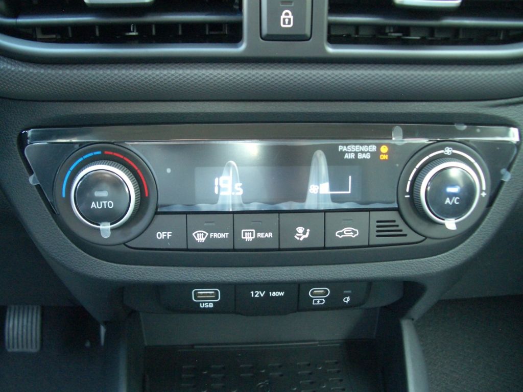 Fahrzeugabbildung Hyundai i10 Facelift MJ25 1.2 Trend Navi, Komfort-P.