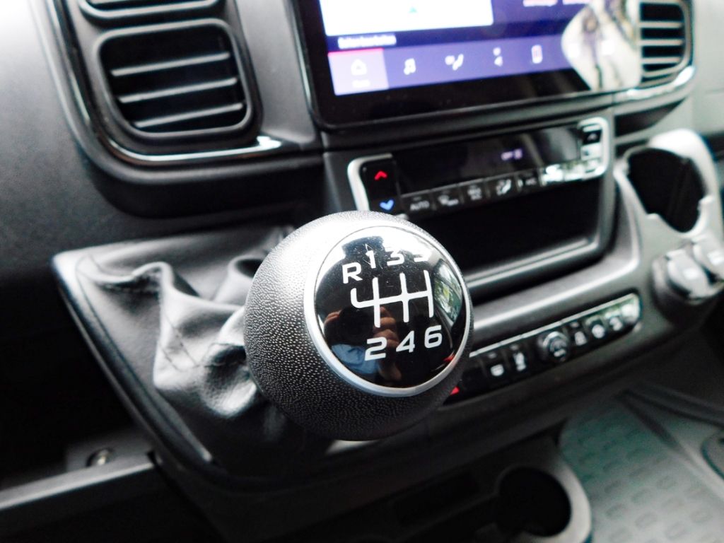 Fahrzeugabbildung Opel Movano Kasten H2 35 L3H2 BlueHDI 180 Navigation