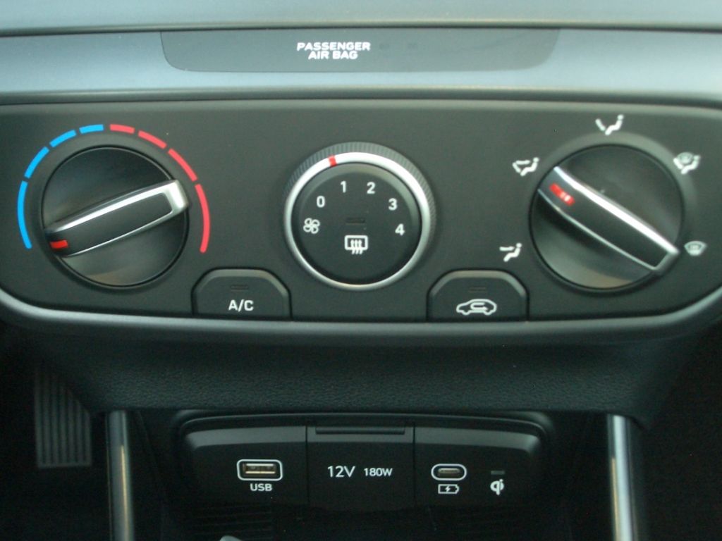 Fahrzeugabbildung Hyundai i20 Facelift MJ25 1.0 DCT Automatik Trend