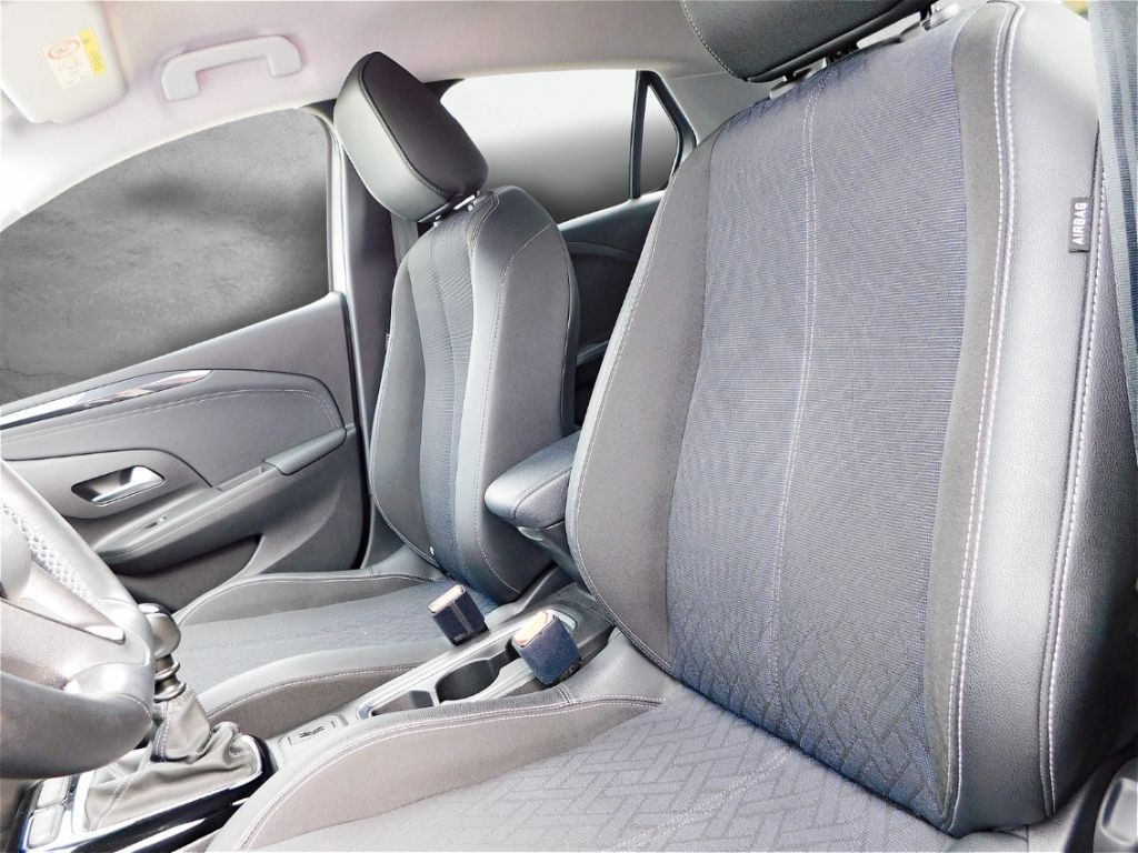 Fahrzeugabbildung Opel Corsa F Elegance Ganzjahresreifen Sitz-Hzg Keyle