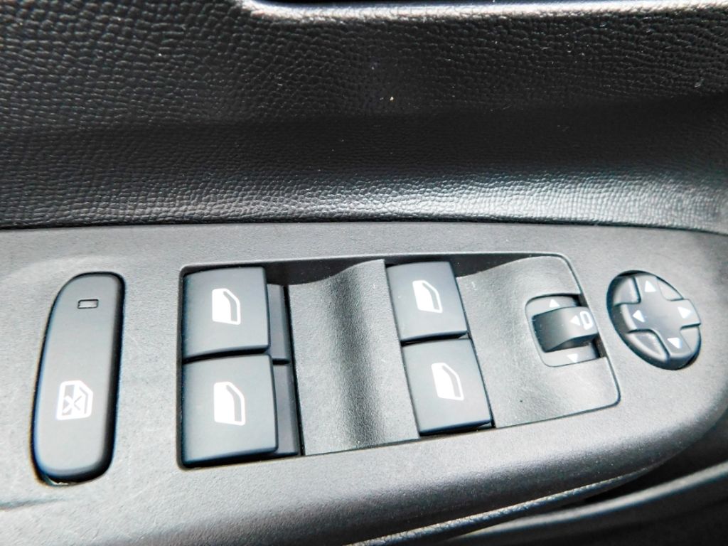 Fahrzeugabbildung Opel Corsa F Elegance Ganzjahresreifen Sitz-Hzg Keyle