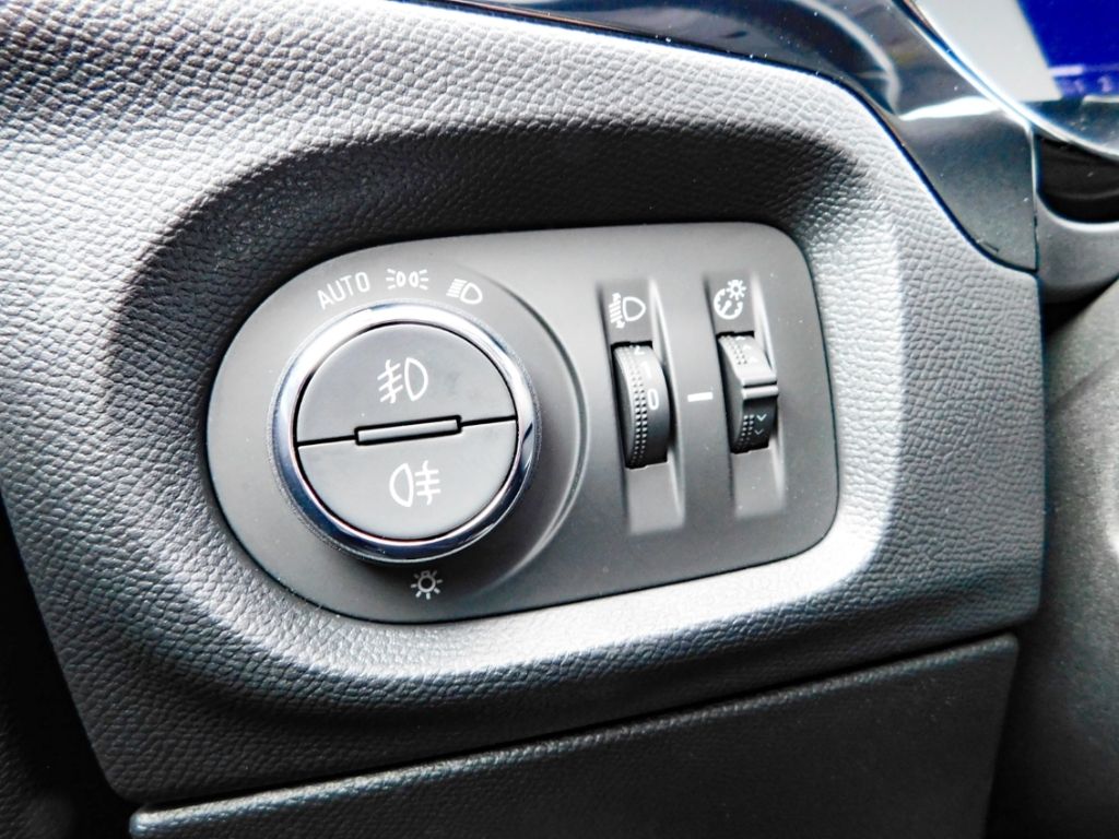 Fahrzeugabbildung Opel Corsa F Elegance Ganzjahresreifen Sitz-Hzg Keyle