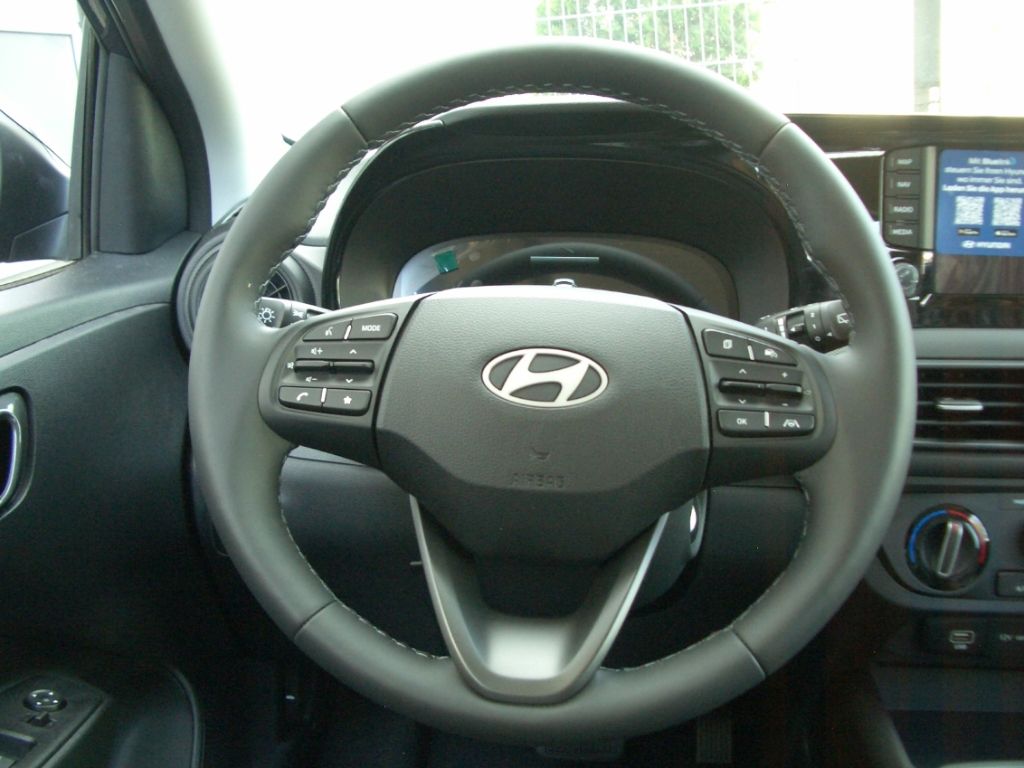 Fahrzeugabbildung Hyundai i10 Facelift 1.0 AT Trend Navigation, Kamera