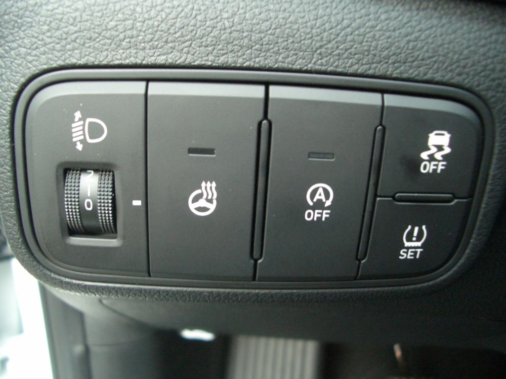 Fahrzeugabbildung Hyundai i20 Facelift MJ25 1.0 Trend, Navigation