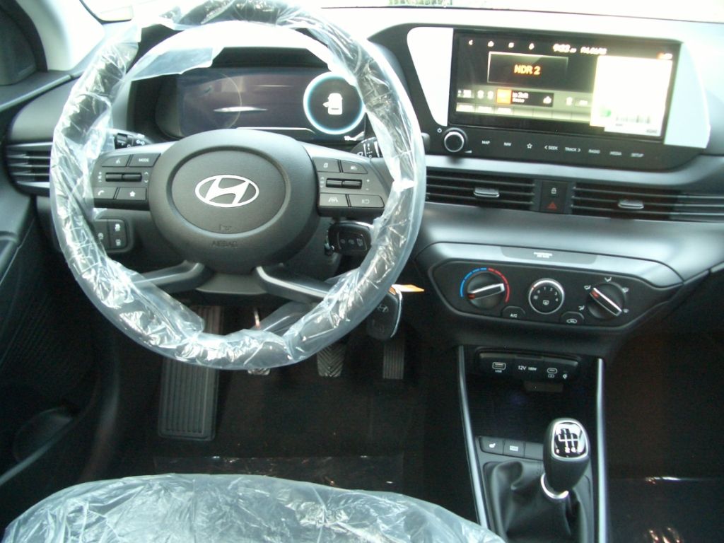 Fahrzeugabbildung Hyundai i20 Facelift MJ25 1.0 Trend, Navigation