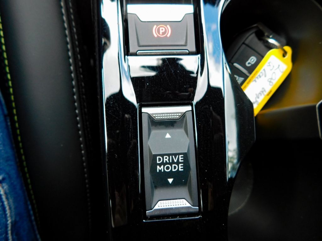 Fahrzeugabbildung Peugeot 208 Hybrid 145e-DSC GT 1.2 2x Kamera Navi Ganzja