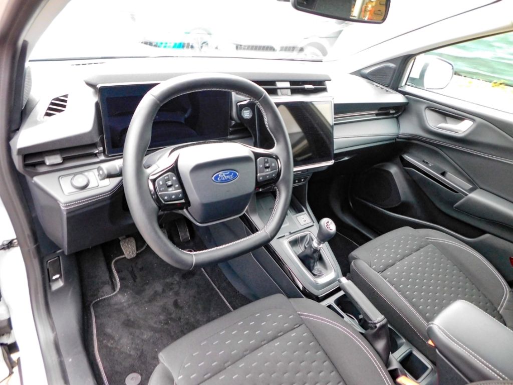 Fahrzeugabbildung Ford Puma Titanium 1,0 92KW/125PS Ganzjahresreifen Wi