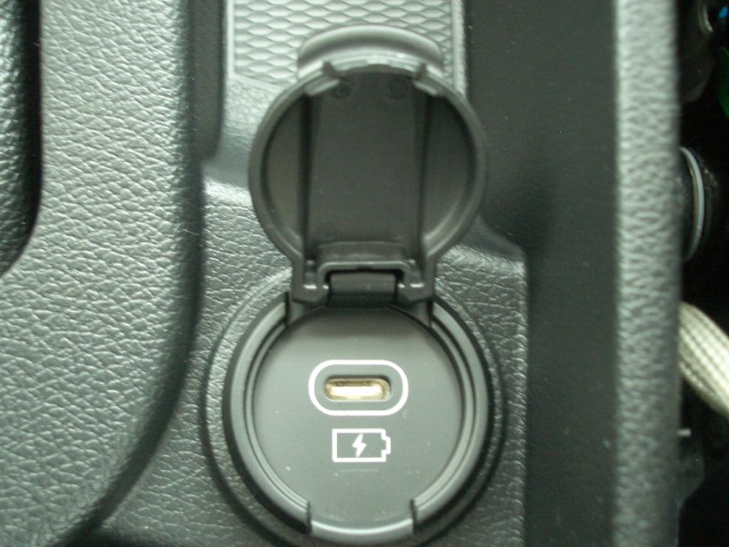 Fahrzeugabbildung Hyundai i10 Facelift MJ25 1.2 AT Trend Navi, Komfort-P.