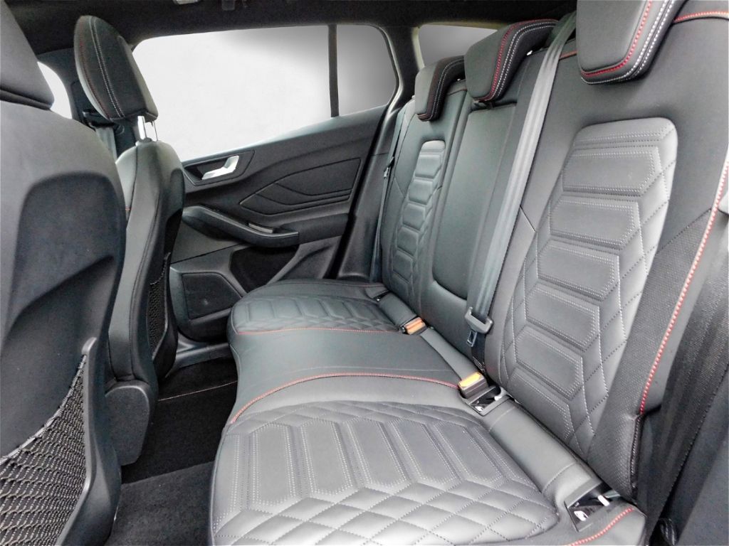 Fahrzeugabbildung Ford Focus Turnier ST-Line X 155PS Automatic Winter-P