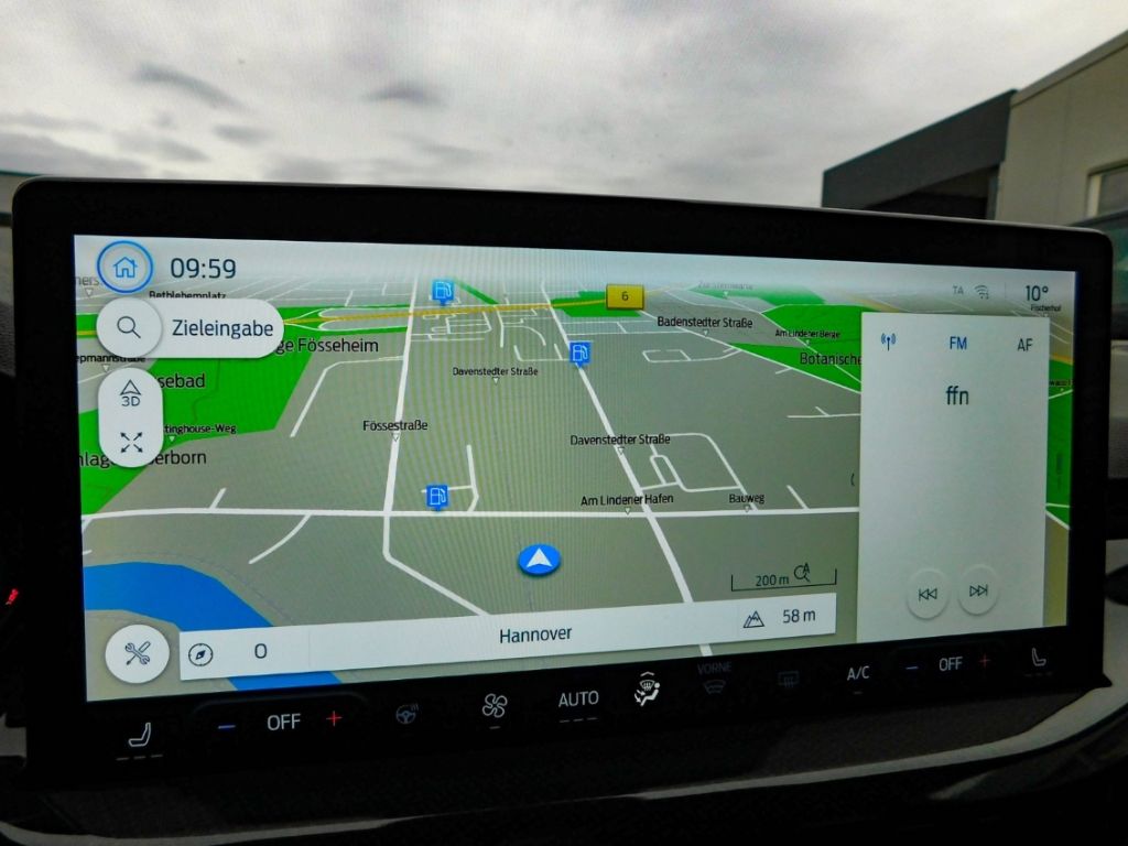 Fahrzeugabbildung Ford Focus Turnier ST-Line X 155PS Automatic Winter-P