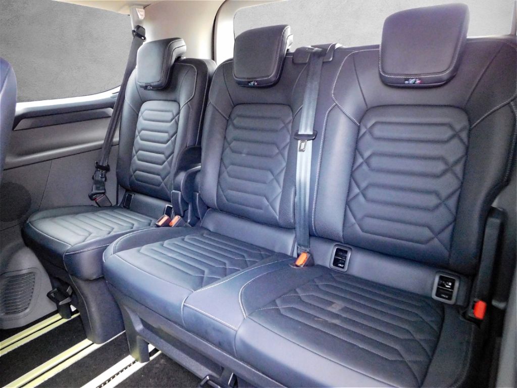 Fahrzeugabbildung Ford Tourneo Custom Bus 320 L1 Titanium FWD 9-Sitzer