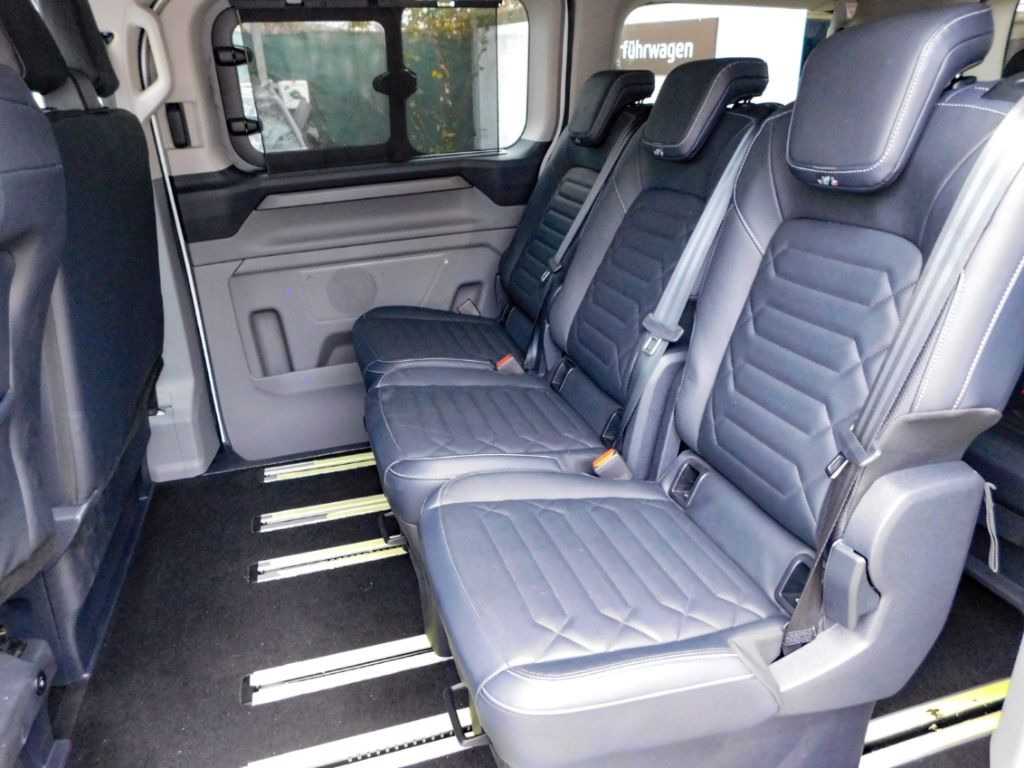 Fahrzeugabbildung Ford Tourneo Custom Bus 320 L1 Titanium FWD 9-Sitzer