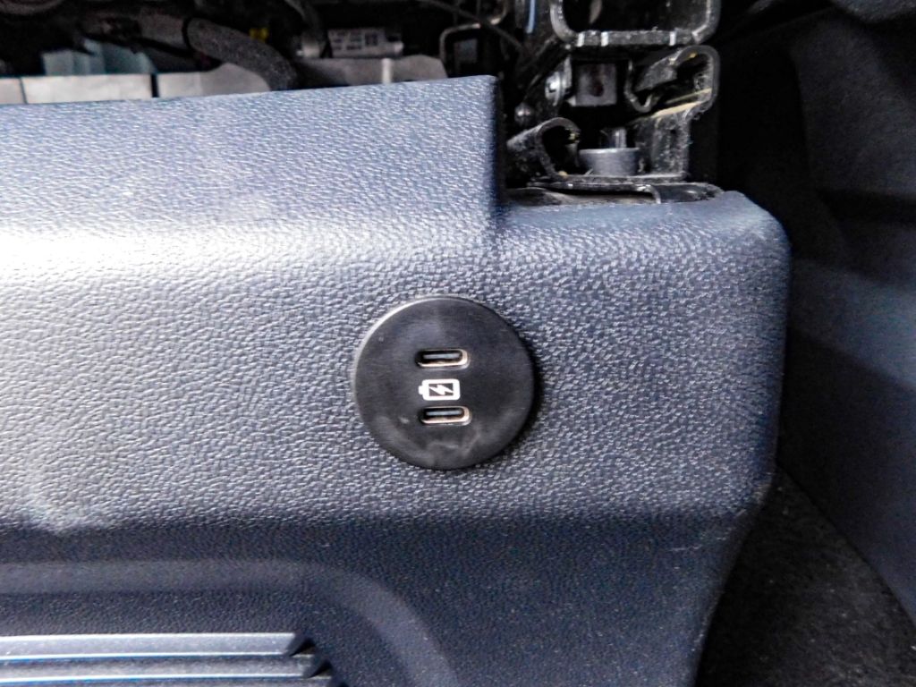 Fahrzeugabbildung Ford Tourneo Custom Bus 320 L1 Titanium FWD 9-Sitzer