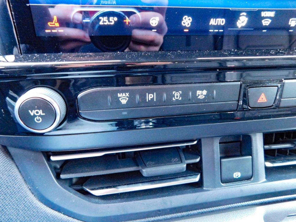 Fahrzeugabbildung Ford Tourneo Custom Bus 320 L1 Titanium FWD 9-Sitzer