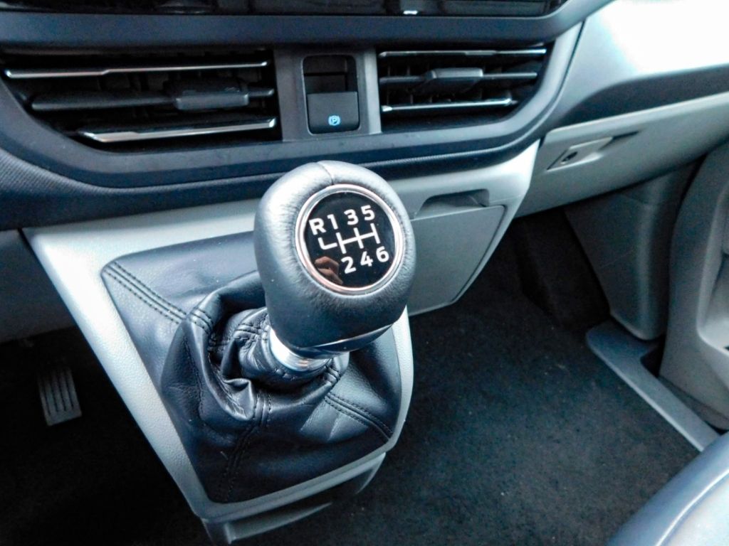 Fahrzeugabbildung Ford Tourneo Custom Bus 320 L1 Titanium FWD 9-Sitzer