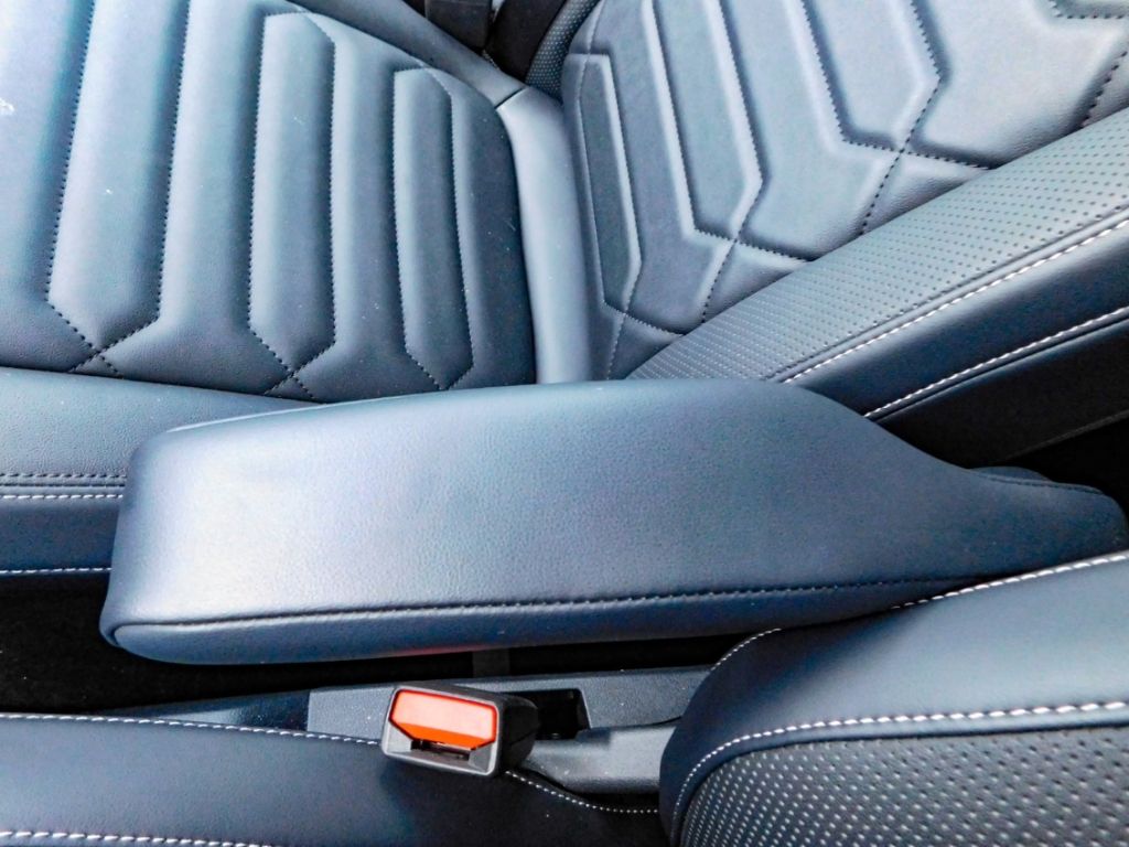 Fahrzeugabbildung Ford Tourneo Custom Bus 320 L1 Titanium FWD 9-Sitzer