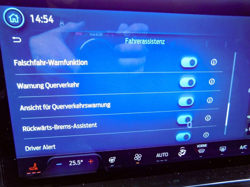 Fahrzeugabbildung Ford Tourneo Custom Bus 320 L1 Titanium FWD 9-Sitzer