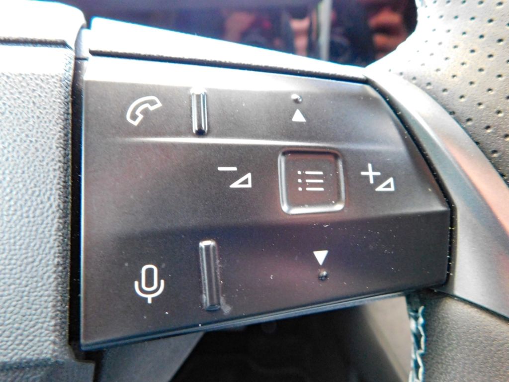 Fahrzeugabbildung Opel Grandland 1.2 GS 48V Mild-Hybrid LED Multimedia